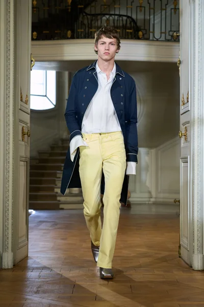 Look 35